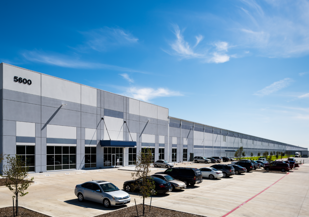 Daytime Exterior View of a Global Toy Manufacturer's Distribution Facility Built by ARCO Construction
