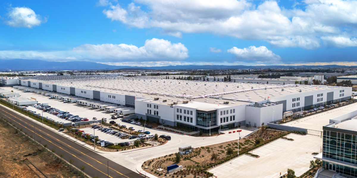 exterior photo of a cold storage facility built by ARCO in California
