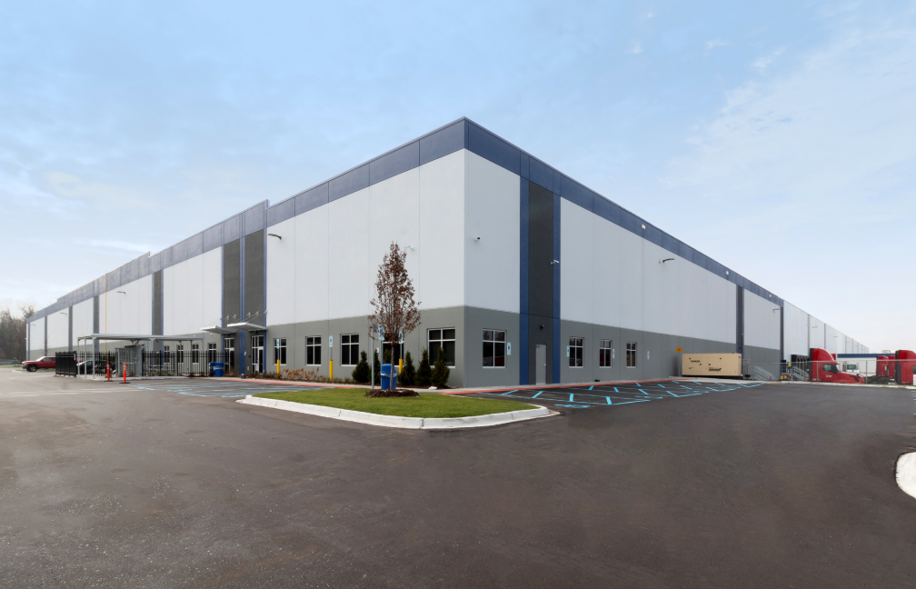 exterior of insite penske logistics cold storage distribution facility in romulus michigan