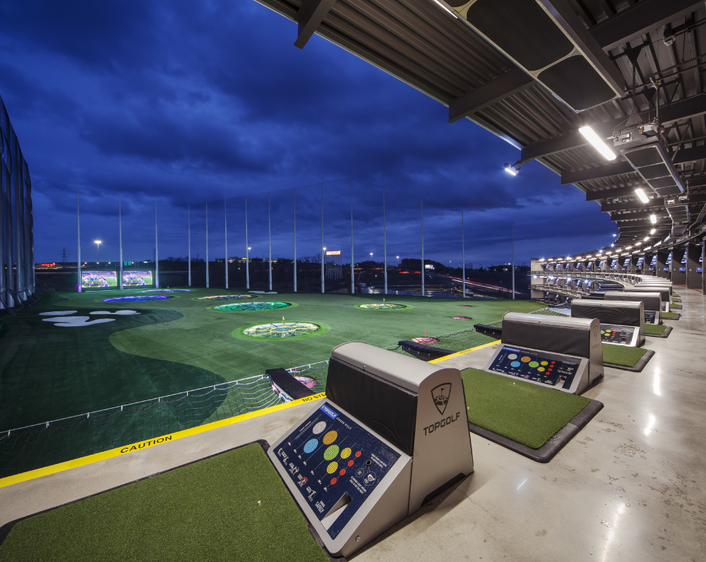 arco-national-construction-company-topgolf-auburn-hills-michigan-gallery-2 hitting bays of the topgolf sports entertainment facility in auburn hills michigan