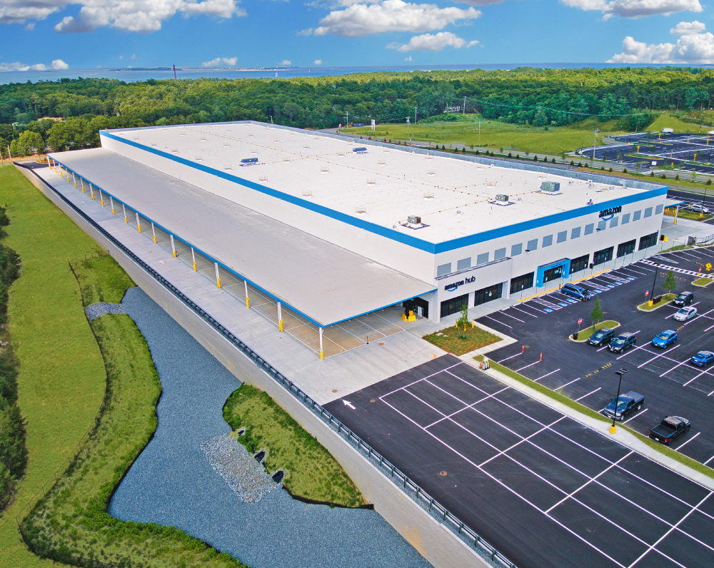 arco-national-construction-design-build-distribution-scannell-properties-amazon-plymouth-ma-gallery4 aerial view of amazon warehouse