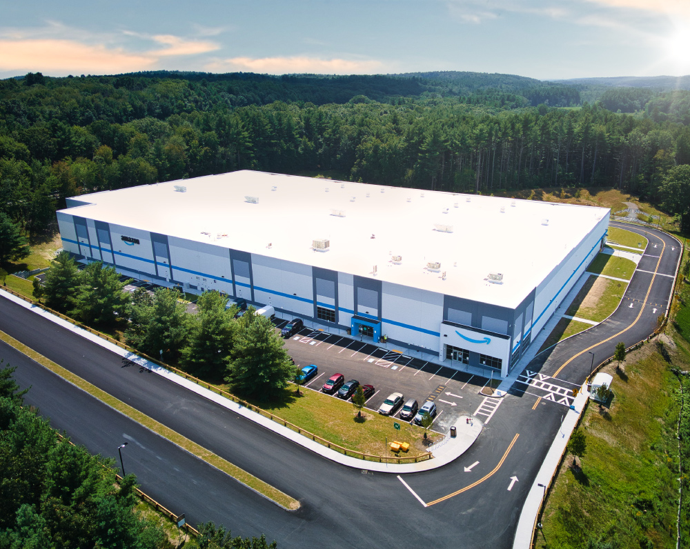 drone image of the littleton massachusetts amazon last mile delivery station