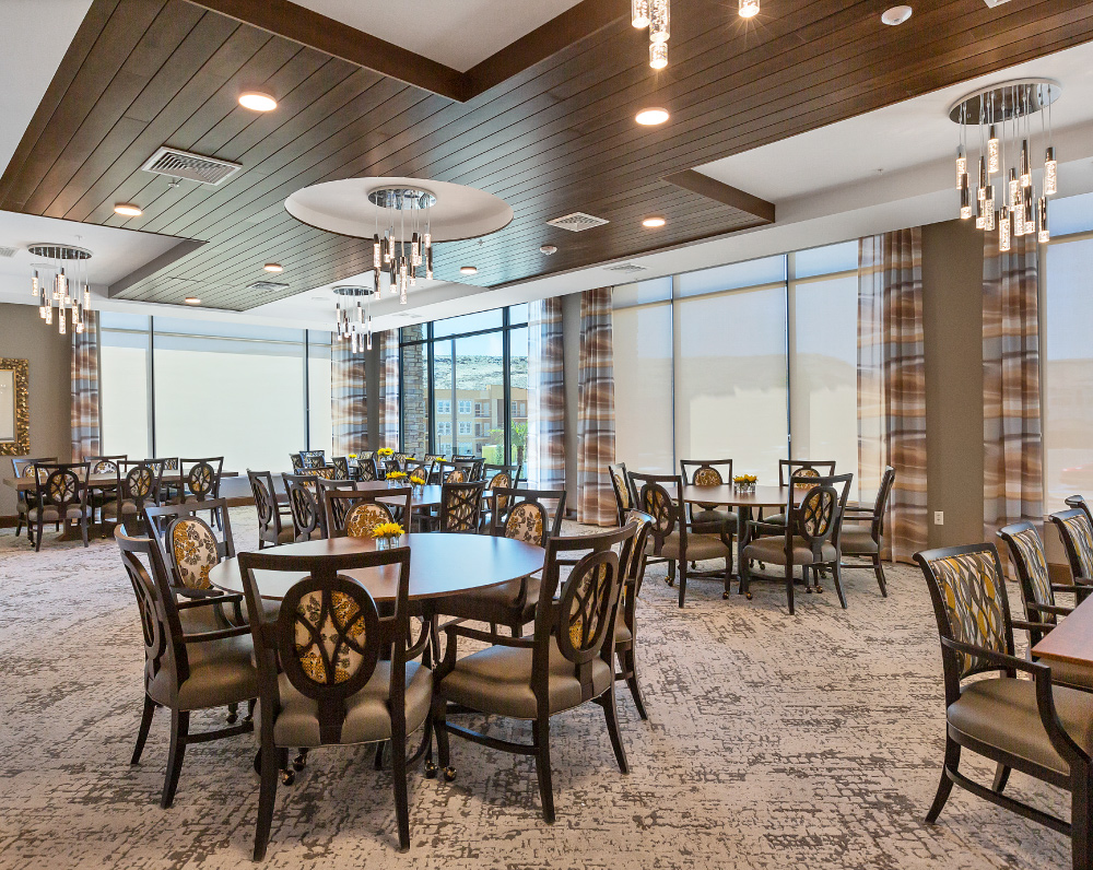 dining room within The Ovation by avamere at sienna hills Continuing Care Retirement Community in washington city utah
