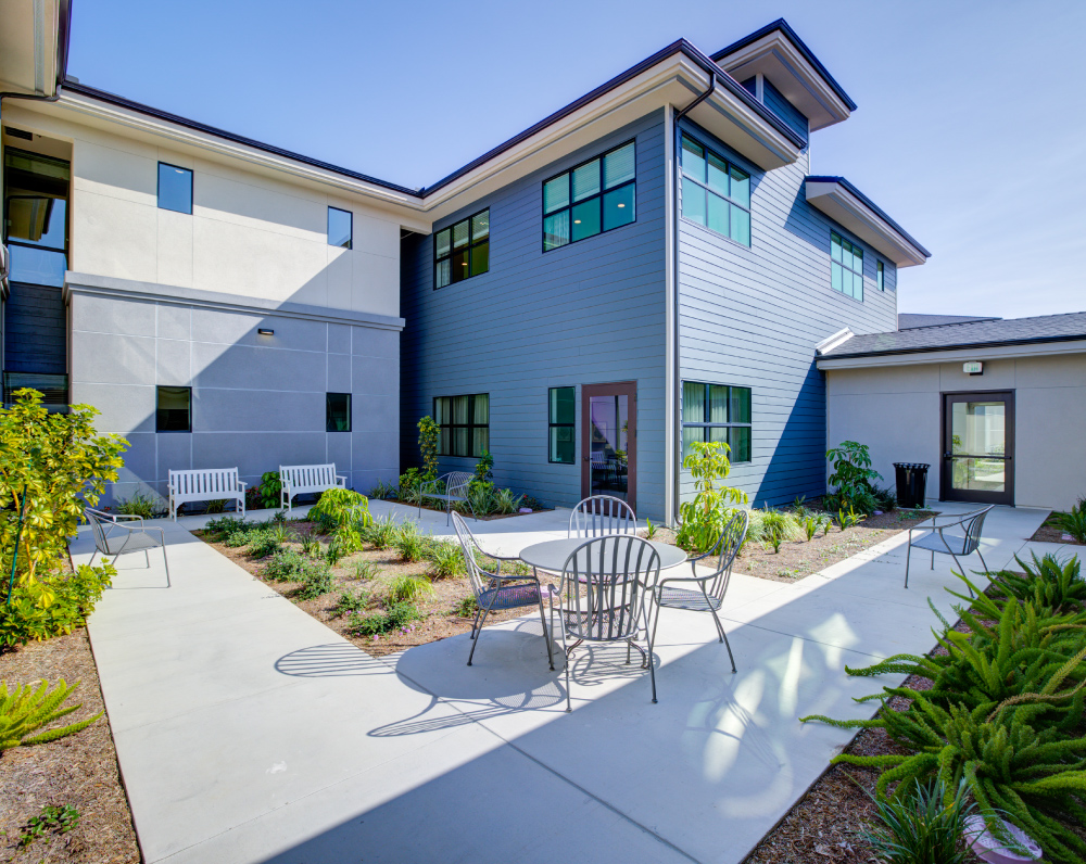 courtyard of the transitional care of oceanside skilled nursing facility in california